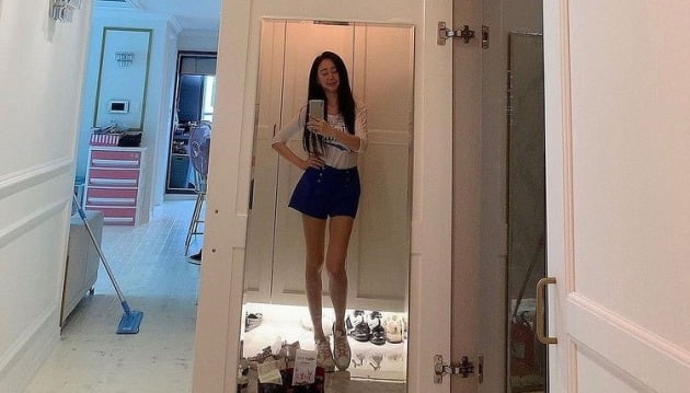 '18살 연하 진화♥' 함소원, 어제와 똑같은 장소! 으리으리한 복도서 뽐낸 각선美[TEN★]