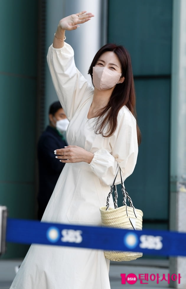 [TEN 포토] 박솔미 '흥이 넘치는 출근길'