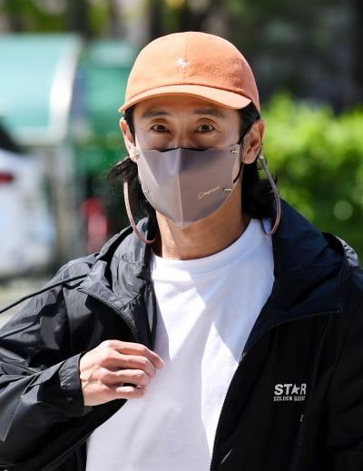 [TEN 포토] 신하균 '중후한 멋'