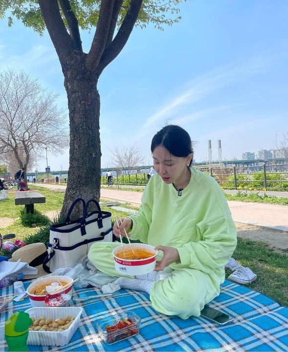 이지혜, 둘째 딸과 깔맞춤 패션…♥문재완 뽀로로 머리띠 야무지게 [TEN★]