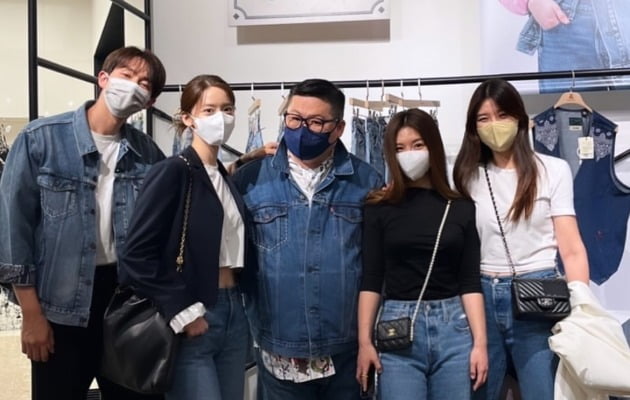 '오뚜기 3세' 함연지, 임윤아와 함께…명품 C사 가방+청바지 스타일링 '눈길'[TEN★]