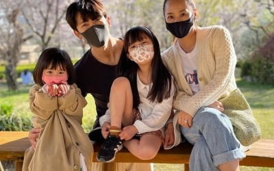 기태영♥유진 똑 닮은 두 딸 언제 이렇게 컸나…금세 엄마만 해지겠네 [TEN★]