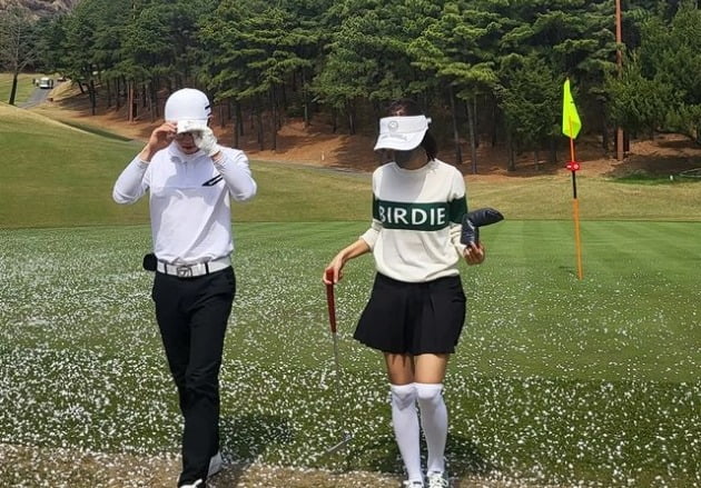 박성광, 역시 사랑꾼…♥이솔이와 함께 필드로 벚꽃 구경 "즐겨요"[TEN★]