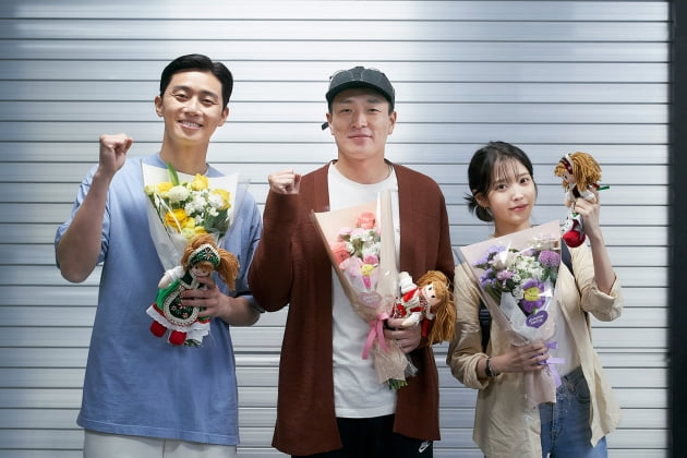 배우 박서준, 이병헌 감독, 아이유(이지은)./ 사진제공=메가박스중앙㈜플러스엠