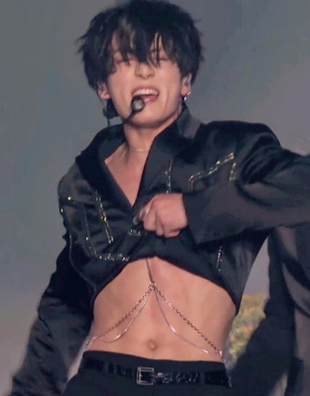 방탄소년단 정국 美콘서트, 잔뜩 성난 복근...53개국 실트+170만 언급량
