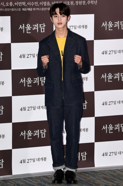 [TEN 포토] 봉재현 '청청패션도 완벽하게 소화'