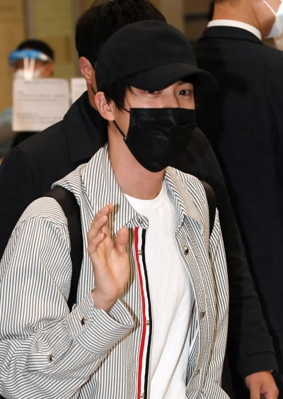 [TEN 포토] BTS 진 '우주를 담은 눈동자'