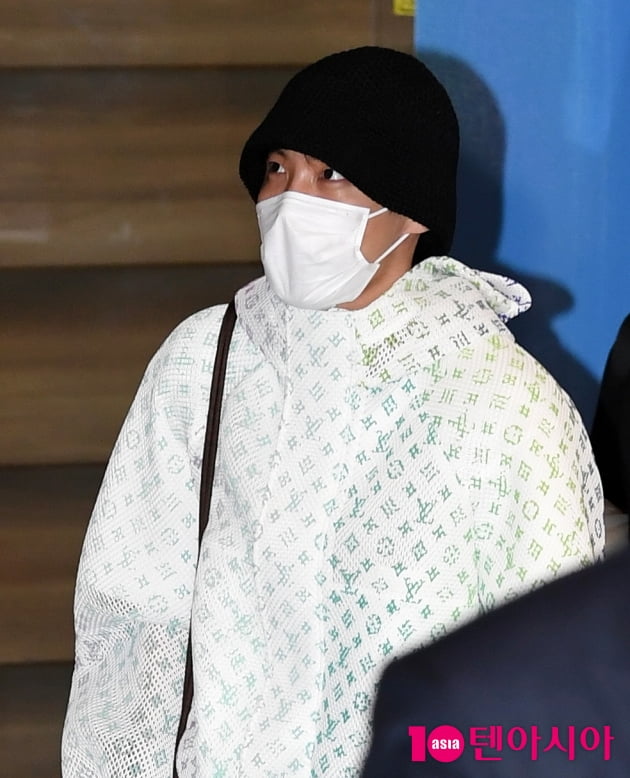 [TEN 포토] BTS 제이홉 '비니로 멋낸 공항패션'