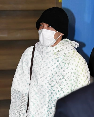 [TEN 포토] BTS 제이홉 '비니로 멋낸 공항패션'