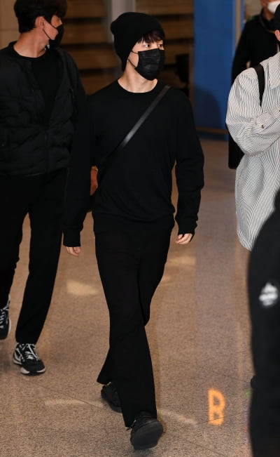 [TEN 포토] BTS 지민 '머리부터 발끝까지 시크한 블랙'