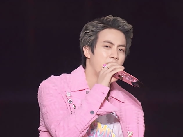 방탄소년단 진, 범접 불가 인기 절정.. 일일 랭킹 1위, 주간 랭킹 최다득표 1위