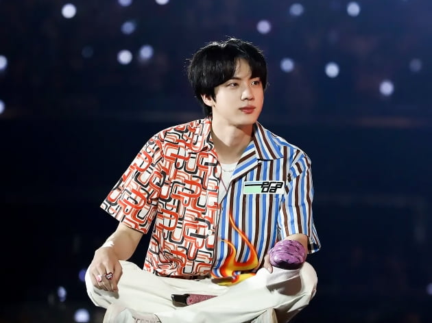 방탄소년단 진 "사진속에 담은 최고의 콘서트, 최고의 비주얼"