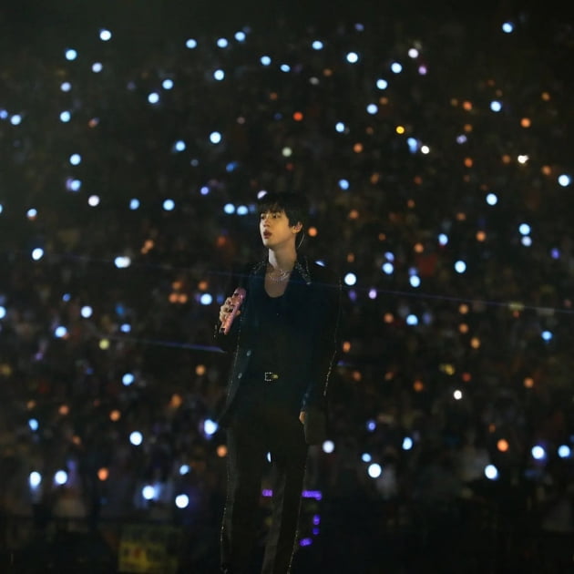 방탄소년단 진 "사진속에 담은 최고의 콘서트, 최고의 비주얼"