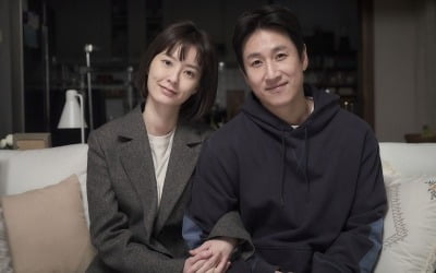 정유미X이선균, 부부 재회 '잠' 크랭크업…"처음 도전하는 장르"