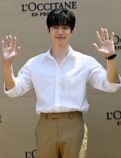 [TEN 포토] 이준호 '인사하는 남신'