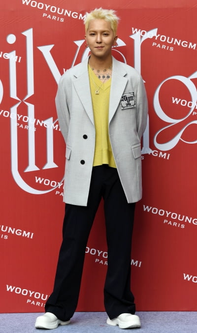 [TEN 포토] 송민호 '패셔니스타의 화려한 외출'