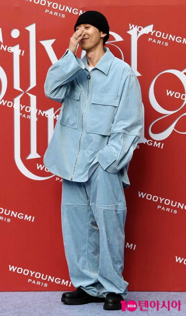 [TEN 포토] 코드쿤스트 '꽃받침 요구에 빵터짐'