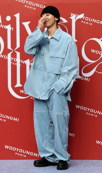 [TEN 포토] 코드쿤스트 '꽃받침 요구에 빵터짐'