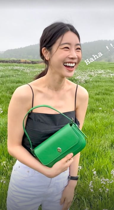 소진, 제주도서 과감한 복부 노출…미리 '여름' [TEN★]
