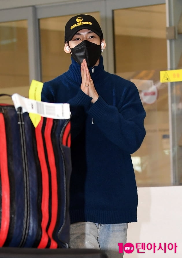 [TEN 포토] 뱀뱀 '감사합니다'