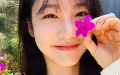 신예은, '봄 향기' 가득…청순·러블리, '꽃을 든' 여자 [TEN★]