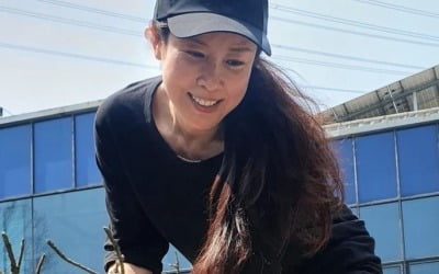 '동갑내기♥' 이태란, 제대로 '삽질' 중…자칫 일그러질 표정 "관리" [TEN★]