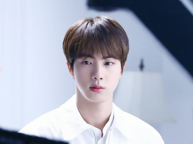방탄소년단 진, '빌보드 핫 트렌딩 주간차트 'Yours' ,'슈퍼참치' 유일 연속 차트인, 글로벌 파워 인기입증