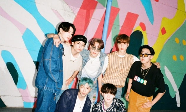 방탄소년단 'Dynamite', 누적 다운 50만 ↑…日 레코드협회 '더블 플래티넘'