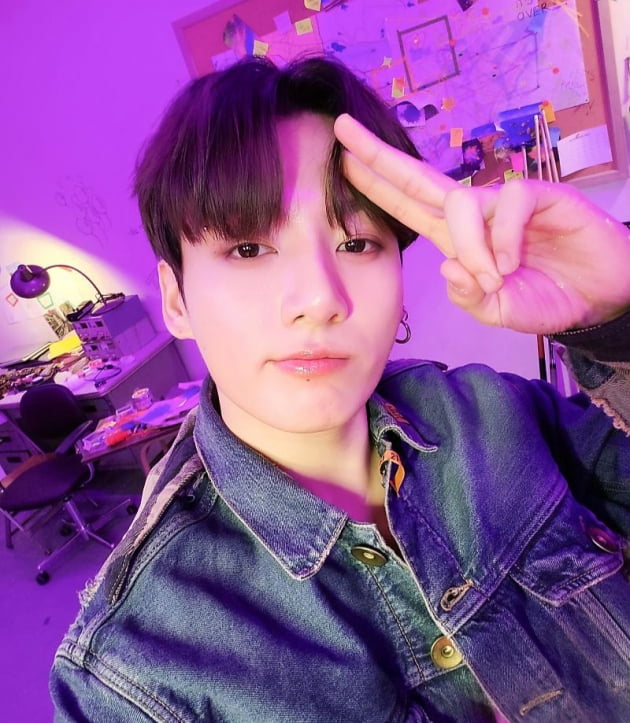 "패닉 상태야"…방탄소년단 정국 "'Loving you girl' 좋아"→원곡자 페더 엘리야스 '화답'