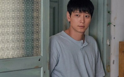 '보육원 출신' 강동원, 12년 만에 만난 '의형제' 송강호와 공감대('브로커')