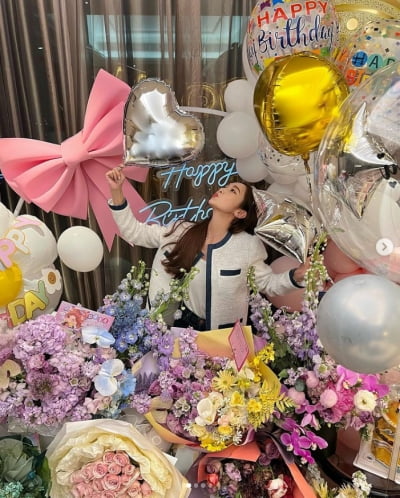 제시카, ♥타일러 권이 준 꽃다발은 뭘까?...생일 축하 감사[TEN★]