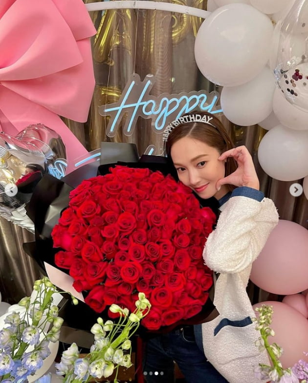 제시카, ♥타일러 권이 준 꽃다발은 뭘까?...생일 축하 감사[TEN★]