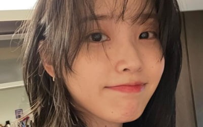 아이유, 무슨 일 있나…머리카락 싹둑 "시원" [TEN★]