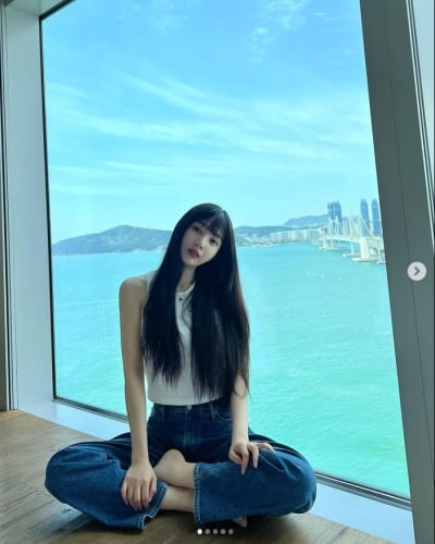 레드벨벳 조이, 청바지+흰티만 입어도 빛나네...개미허리[TEN★]