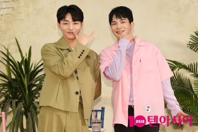 [TEN 포토] 윤지성-플레이제이 '포인트안무 쉬워요'