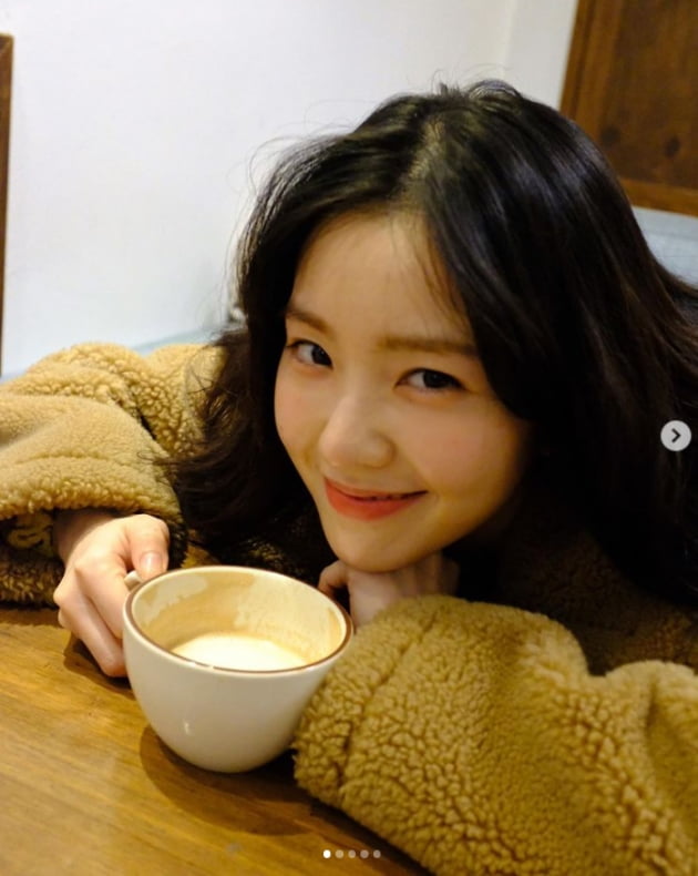 레드벨벳 아이린, 수수한 화장에도 빛나는 미모...밀크티 마시는 여신[TEN★]