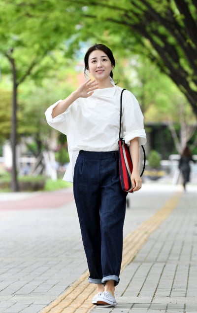 [TEN 포토] 박하선 '색다른 분위기에서 출근길'