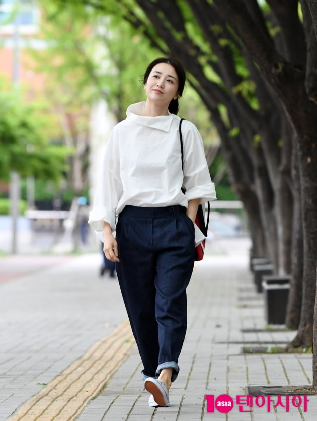 [TEN 포토] 박하선 '봄바람 맞으며'