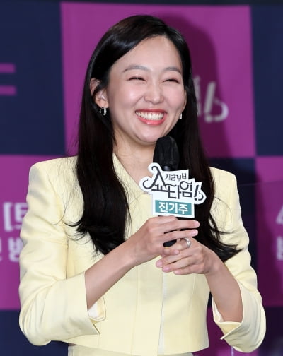 [TEN 포토] 진기주 "저는 개인적으로 슬해만큼 밝지도 씩씩하지 못하다"