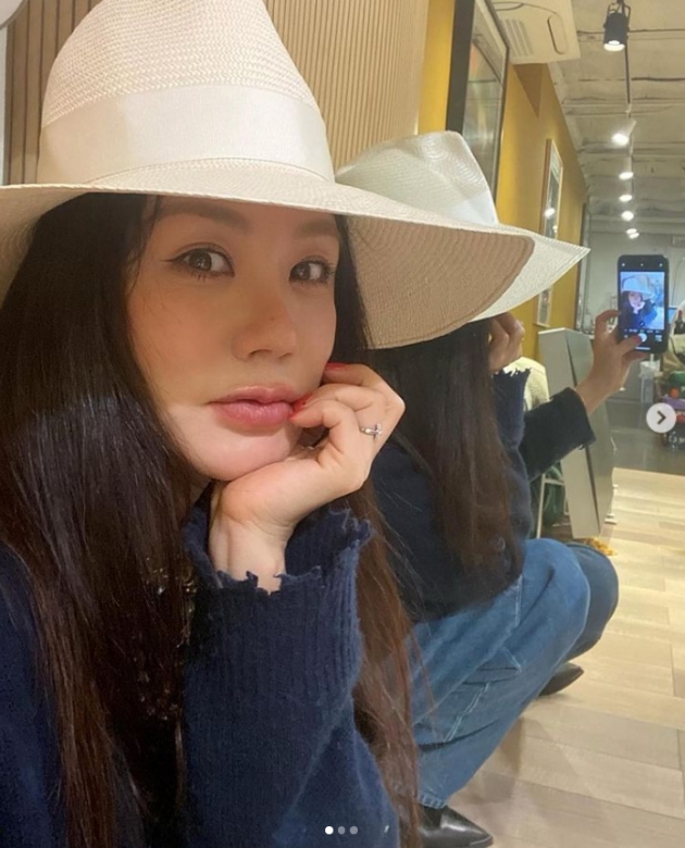 엄정화, 당기고 당겨도 무결점 미모...독보적 우아함[TEN★]