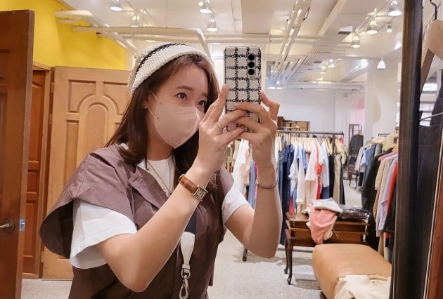 소유진, 명품 P사 가방 메고 쇼핑 삼매경…♥백종원 옷 사러 갔다가 득템[TEN★]