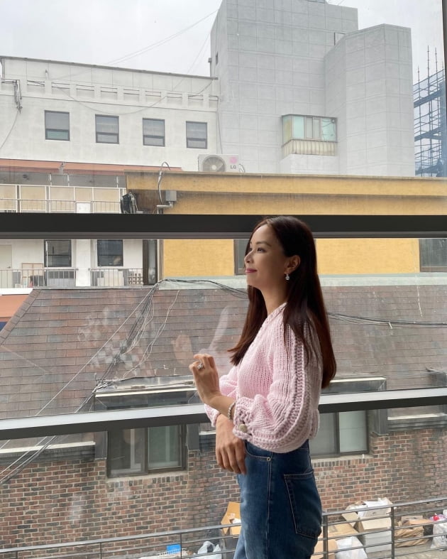 '장동건♥' 고소영, 51세에 10대 소녀 못지않은 깜찍 표정…작정 안해도 '러블리' [TEN★]