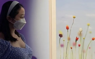 '모델 출신 연하♥' 선데이, 고상하게 전시회 태교…볼록 D라인에 손 얹고 관람 중 [TEN★]