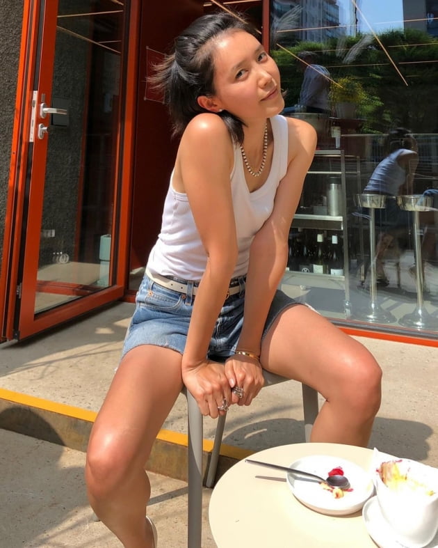 채정안, 이렇게 입으니 "생각보다 뜨겁네"…봄볕에 태닝 되겠네 [TEN★]