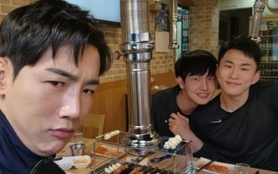 박군, 결혼식이 코앞인데 술파티…♥한영한테 잔소리 듣겠어 [TEN★]