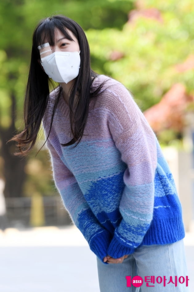 [TEN 포토] 천우희 '예의바른 폴더인사'