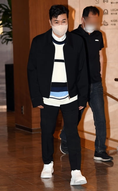 [TEN 포토] 김종민 '편안한 복장으로 박군과 한영 결혼식 참석'