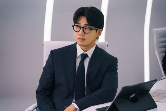 '오감능력자' 윤계상, 침대에선 '감각 차단'('키스 식스 센스')