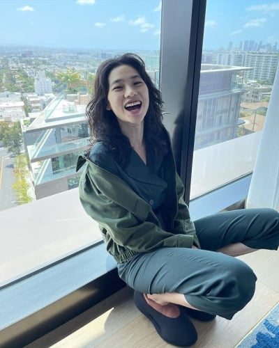 '할리우드 진출' 정호연, ♥이동휘도 반한 눈웃음…깡마른 몸매 여전[TEN★]