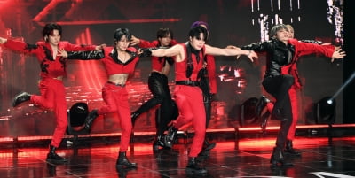 [TEN 포토] 엘라스트 '타이틀곡 'CREATURE(크리처)'로 컴백'